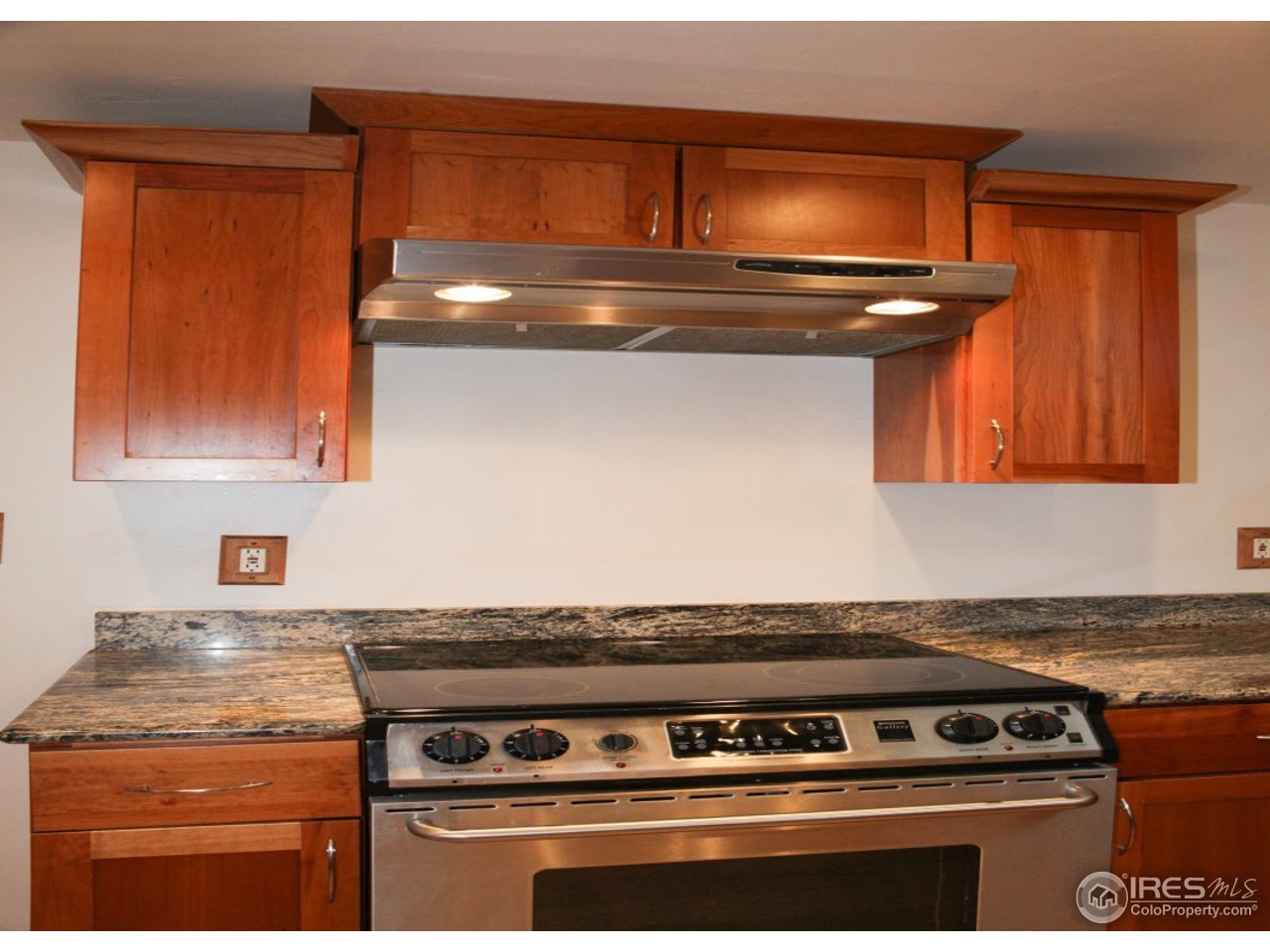 86 Sioux Road Lyons, CO 80540 - Photo 8 of 40 Kitchen