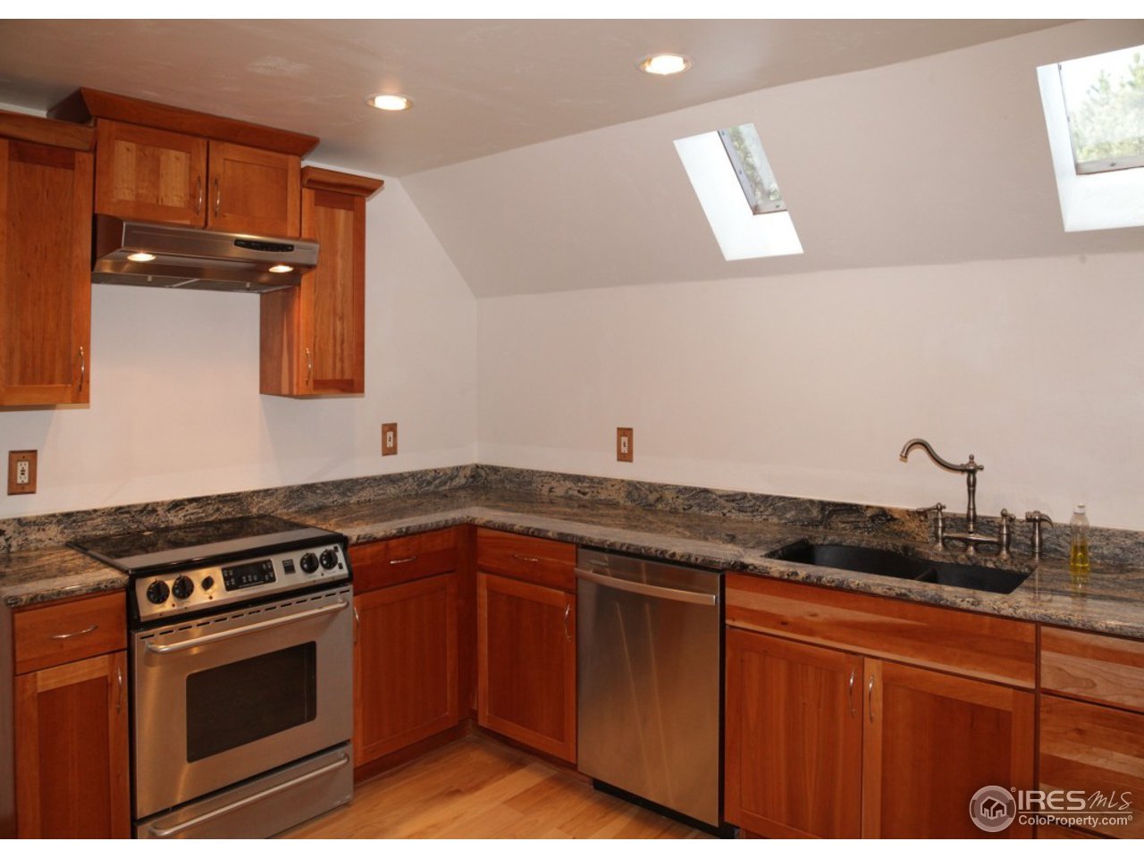 86 Sioux Road Lyons, CO 80540 - Photo 10 of 40 Kitchen