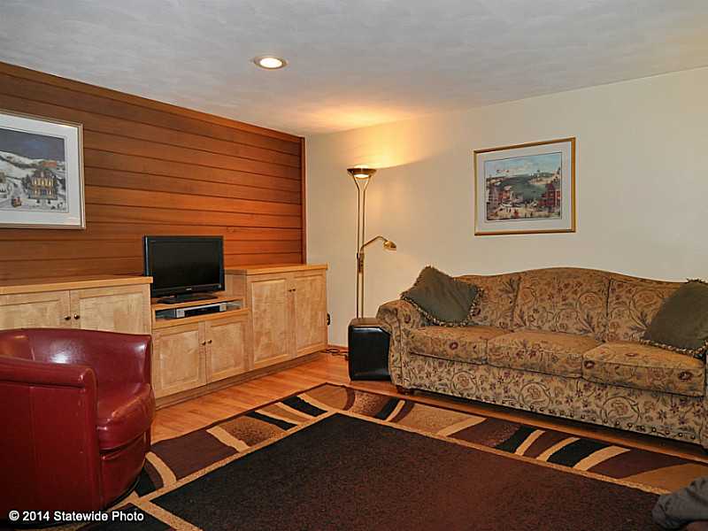 8 Hazel Point Road Smithfield, RI 02917 - Photo 4 of 24 Living Room.