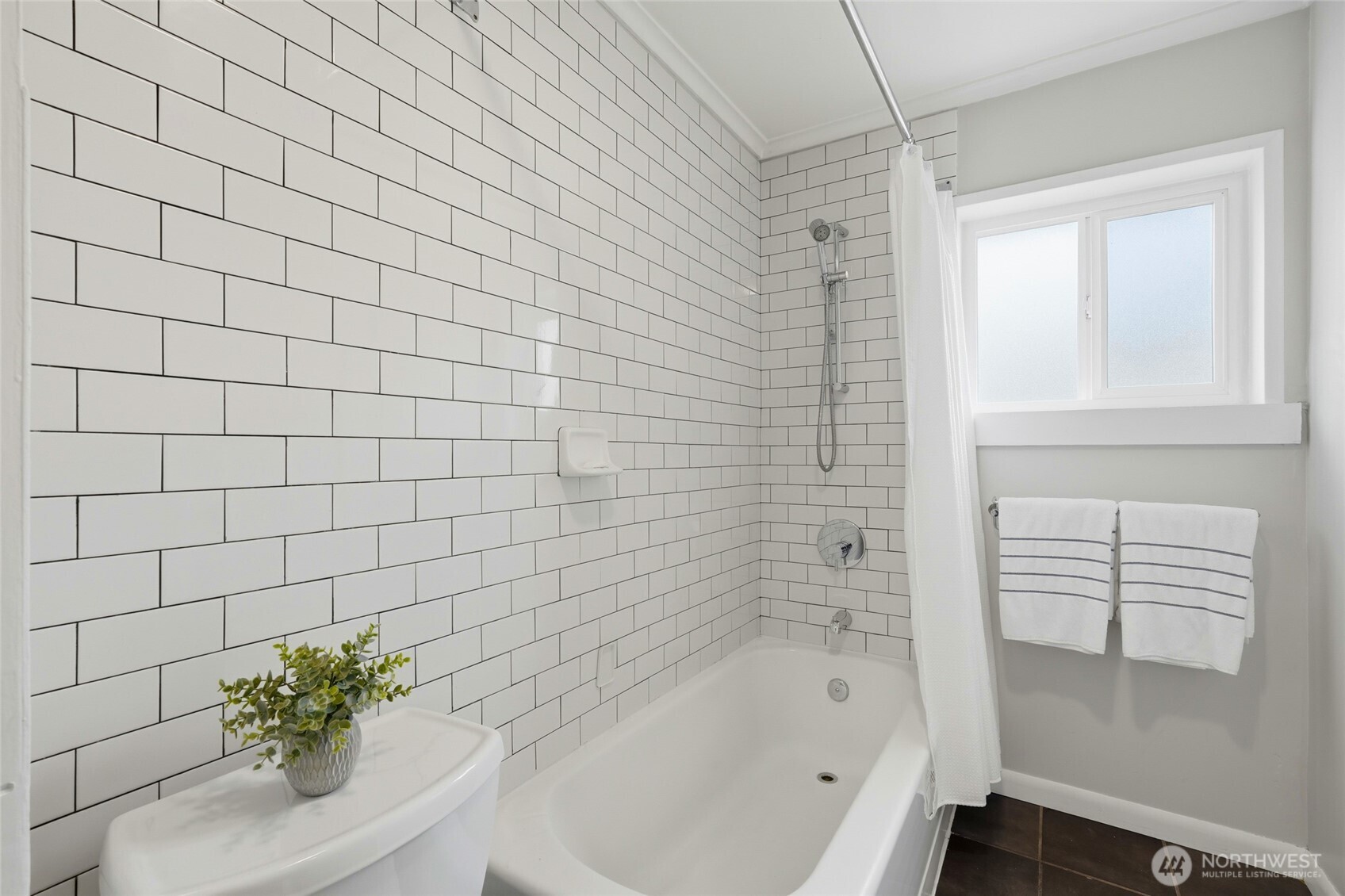 10245 36th Avenue Southwest Seattle, WA 98146 - Photo 11 of 40