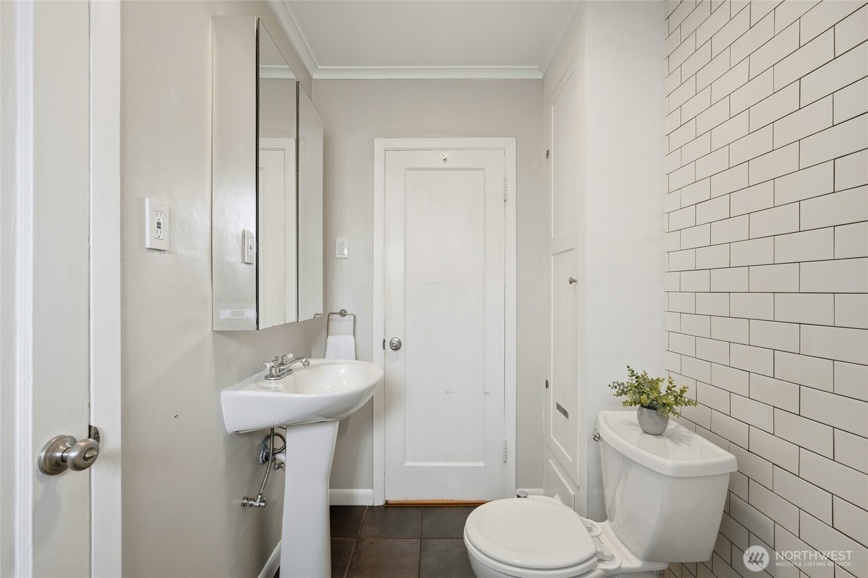 10245 36th Avenue Southwest Seattle, WA 98146 - Photo 12 of 40