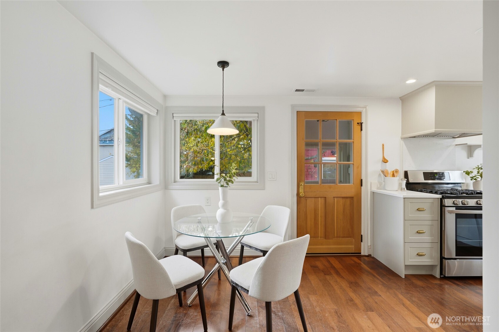 10245 36th Avenue Southwest Seattle, WA 98146 - Photo 14 of 40