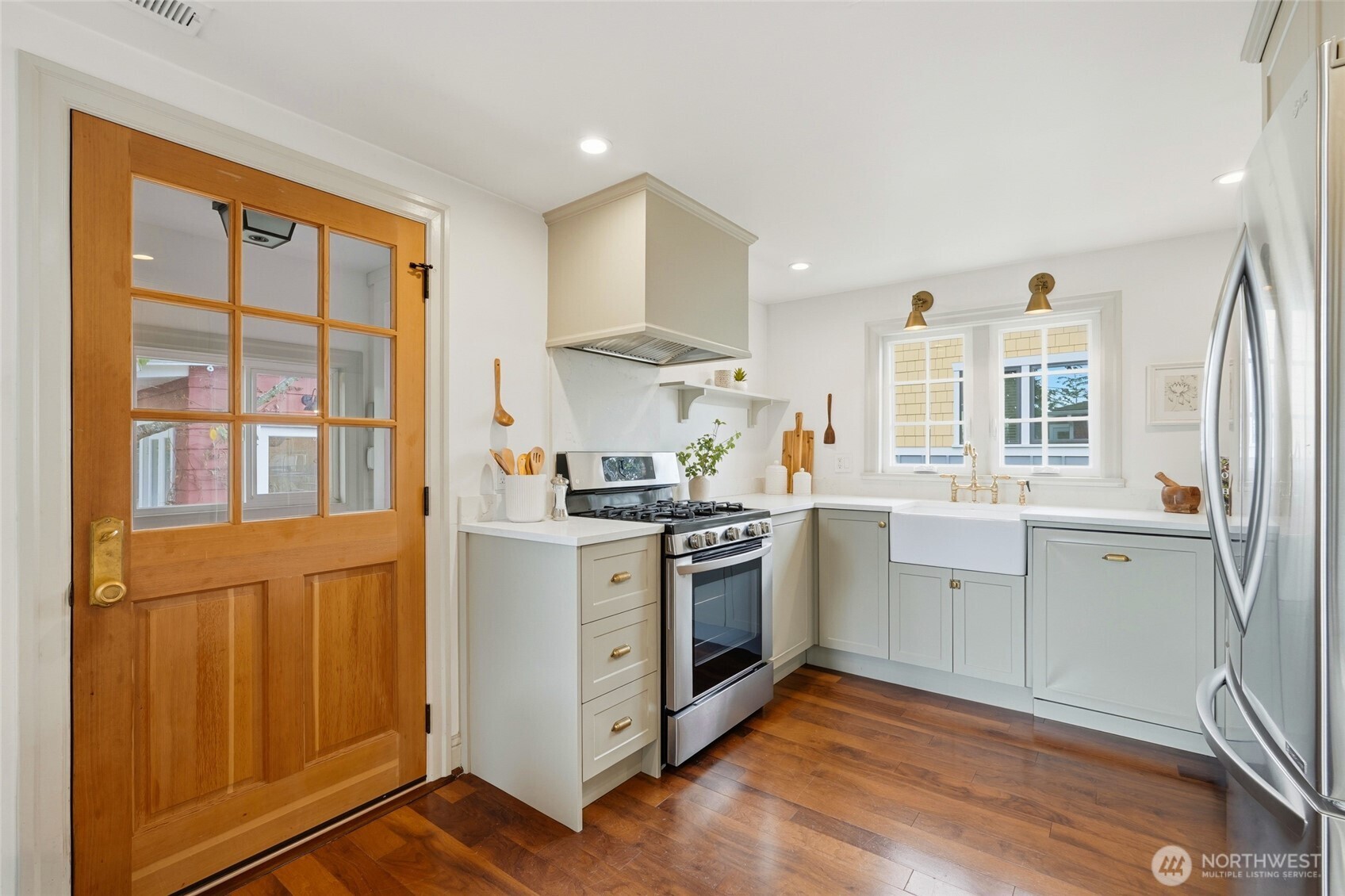 10245 36th Avenue Southwest Seattle, WA 98146 - Photo 15 of 40