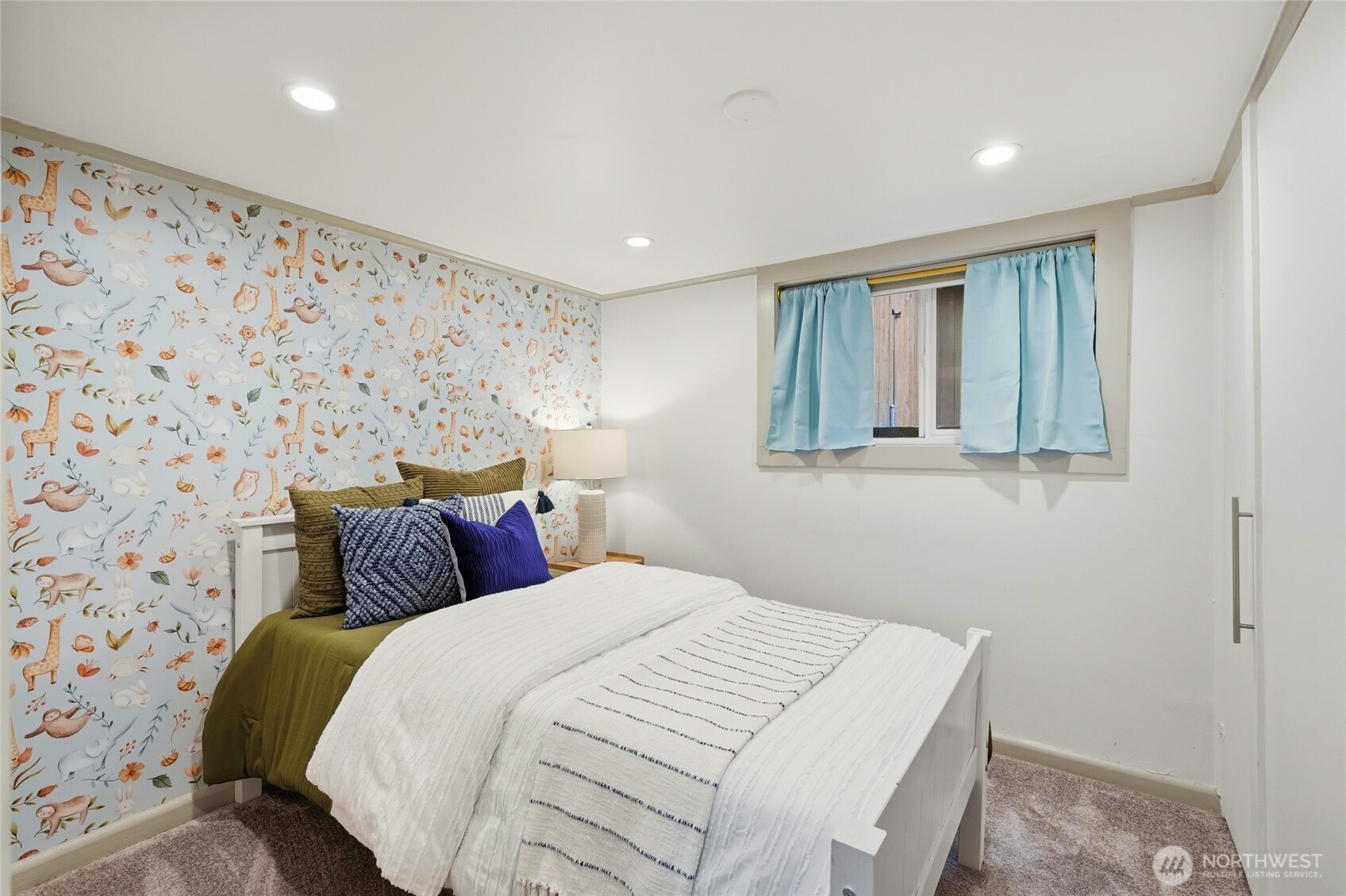 10245 36th Avenue Southwest Seattle, WA 98146 - Photo 26 of 40