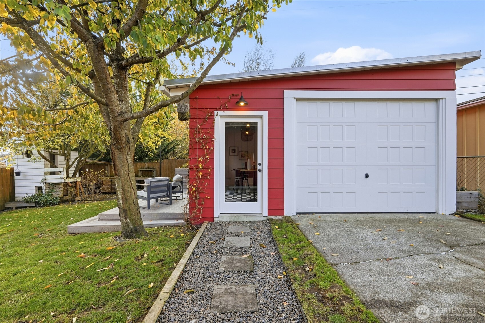 10245 36th Avenue Southwest Seattle, WA 98146 - Photo 27 of 40