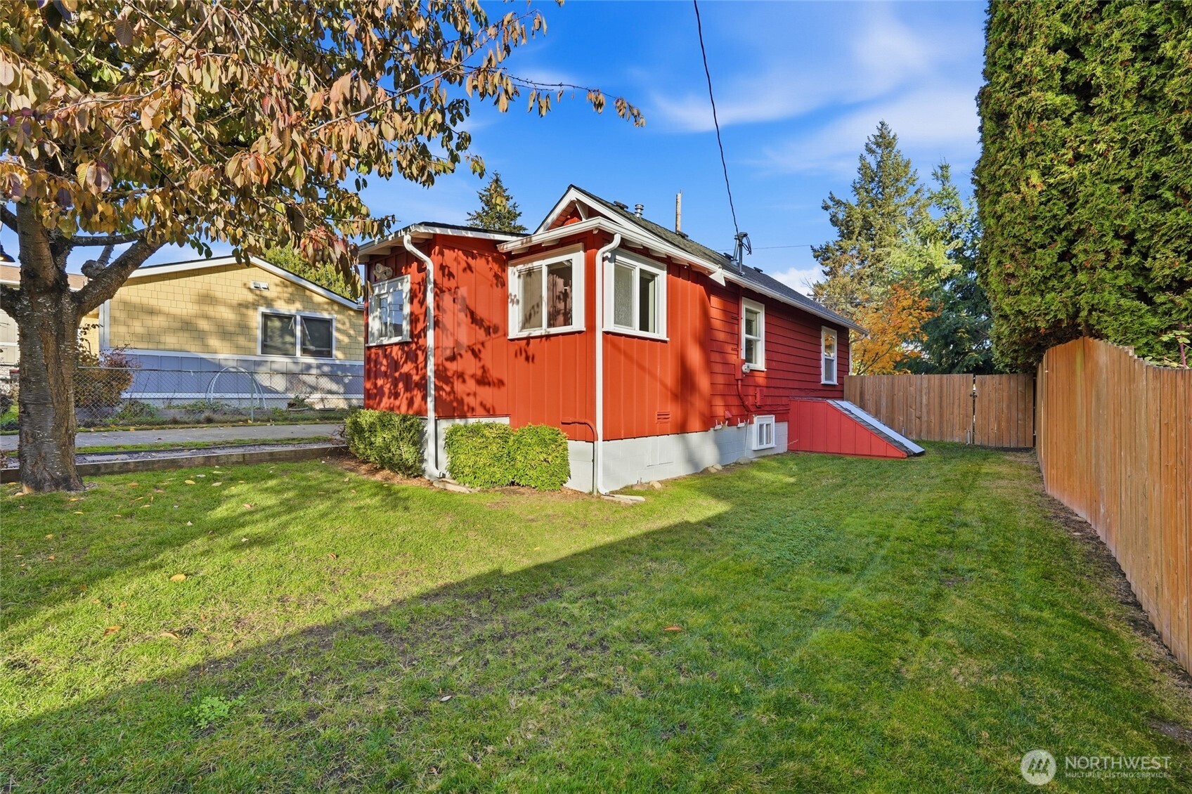 10245 36th Avenue Southwest Seattle, WA 98146 - Photo 38 of 40