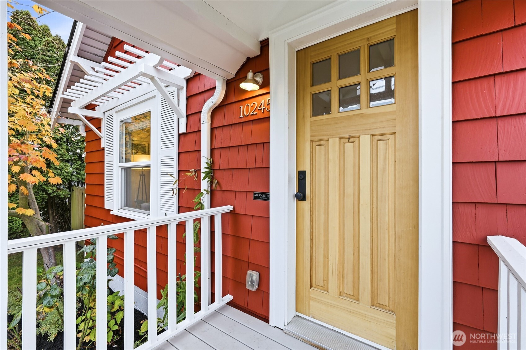 10245 36th Avenue Southwest Seattle, WA 98146 - Photo 4 of 40