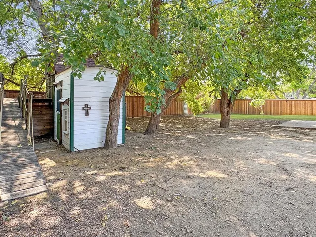 $375,000 | 806 Glenwood Court, McKinney, TX 75071