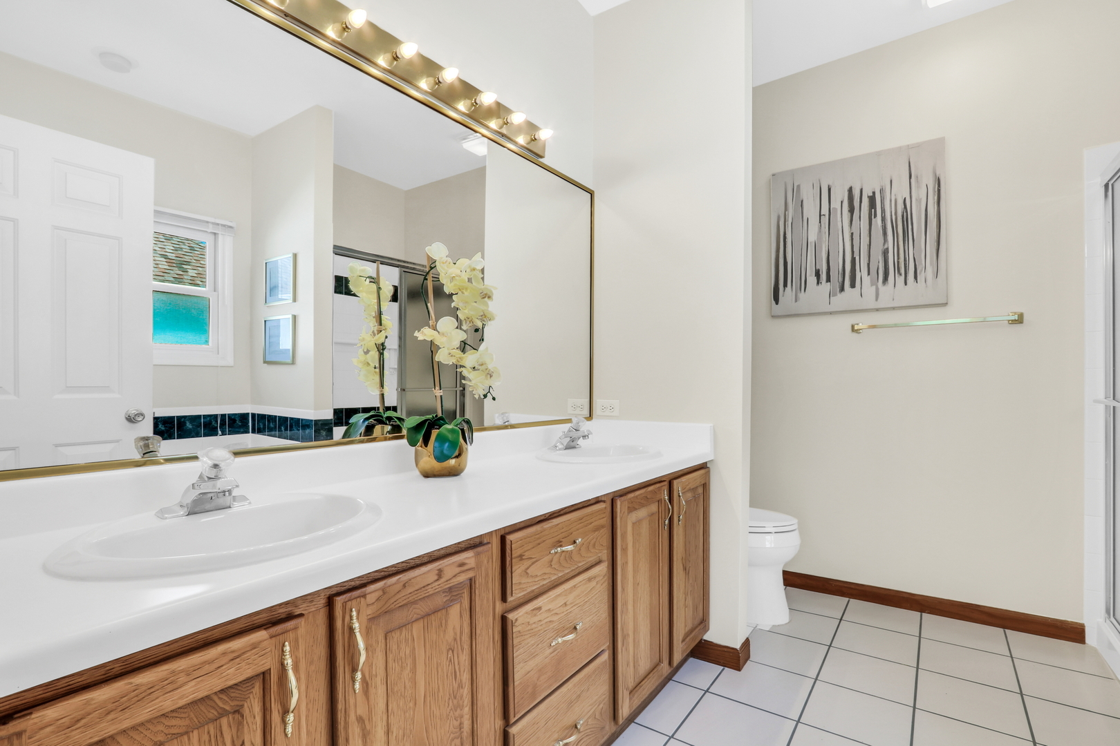 1075 Suffolk Court Gurnee, IL 60031 - Photo 32 of 51 a bathroom with a sink a toilet and mirror