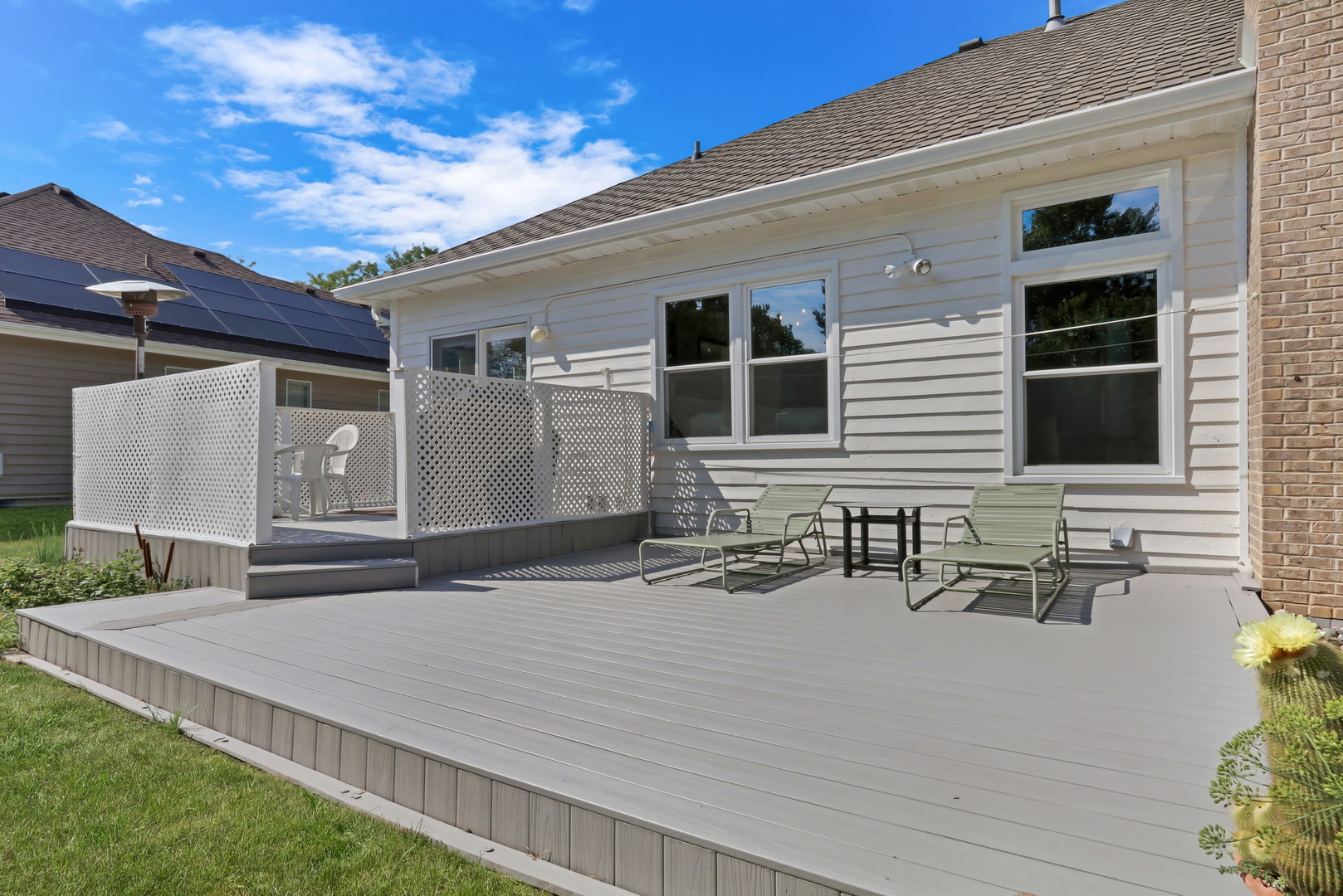 1075 Suffolk Court Gurnee, IL 60031 - Photo 4 of 51 a front view of house with yard