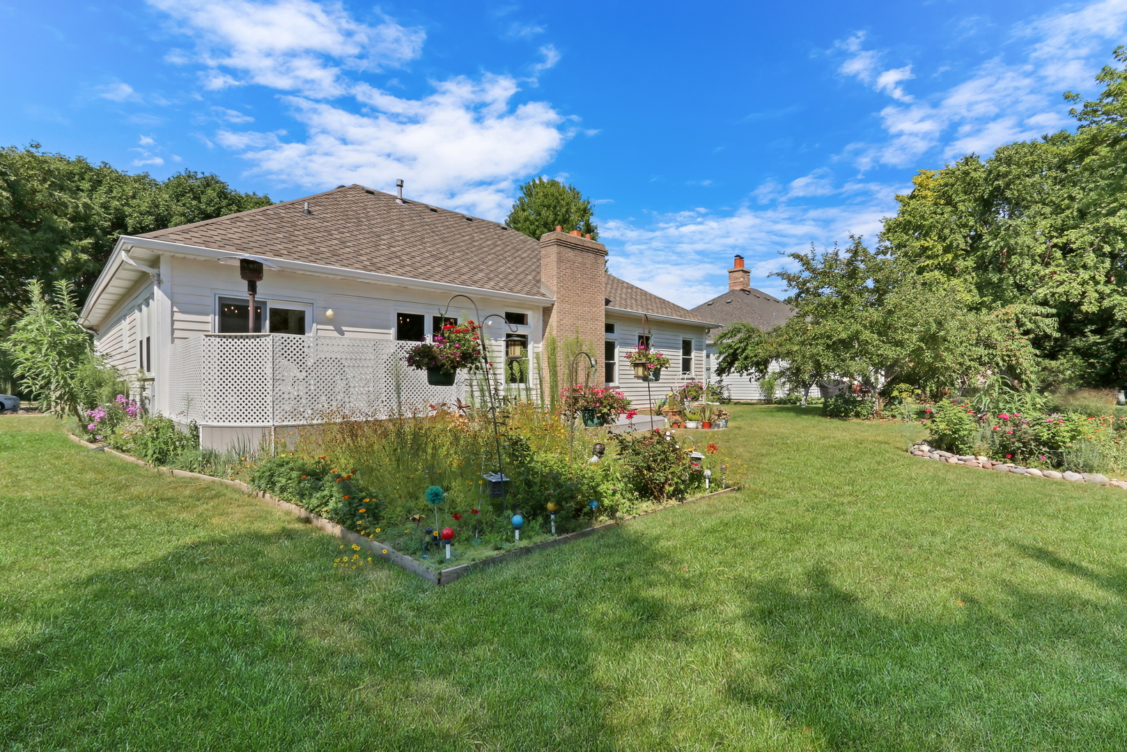 1075 Suffolk Court Gurnee, IL 60031 - Photo 41 of 51 a front view of a house with garden