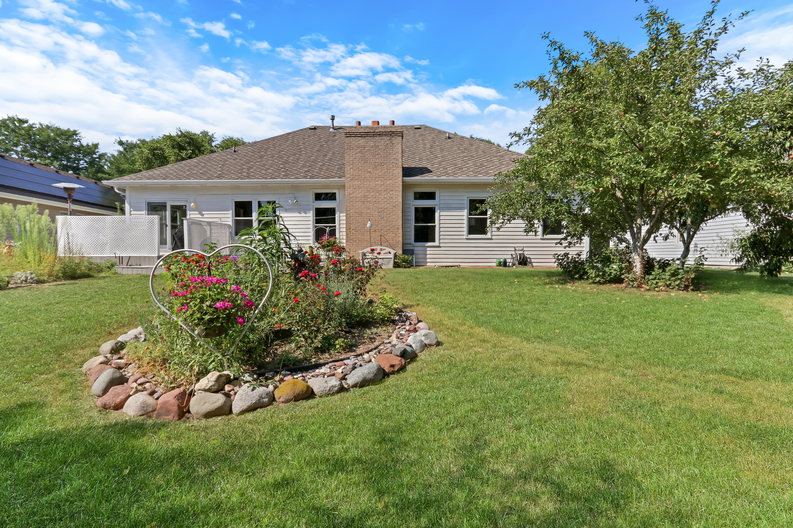 1075 Suffolk Court Gurnee, IL 60031 - Photo 45 of 51 a front view of house with garden