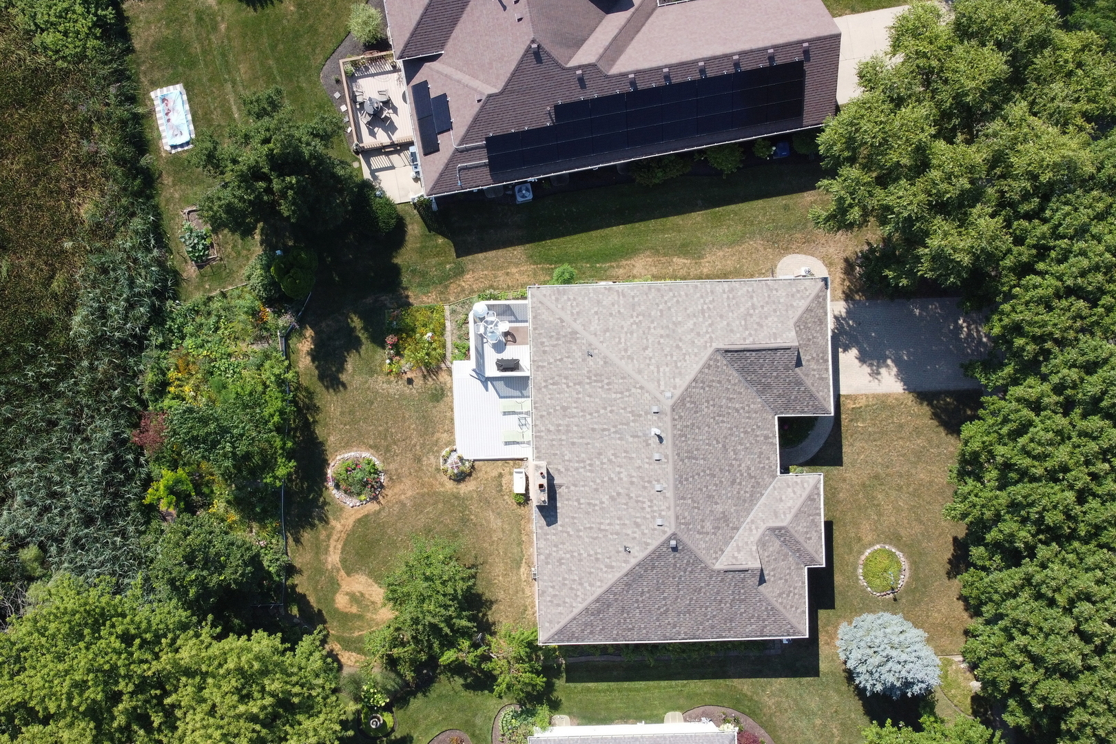 1075 Suffolk Court Gurnee, IL 60031 - Photo 7 of 51 an aerial view of a house with a garden