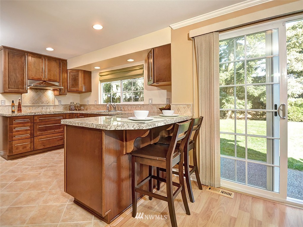 612 213th Street Southwest Bothell, WA 98021 - Photo 9 of 25