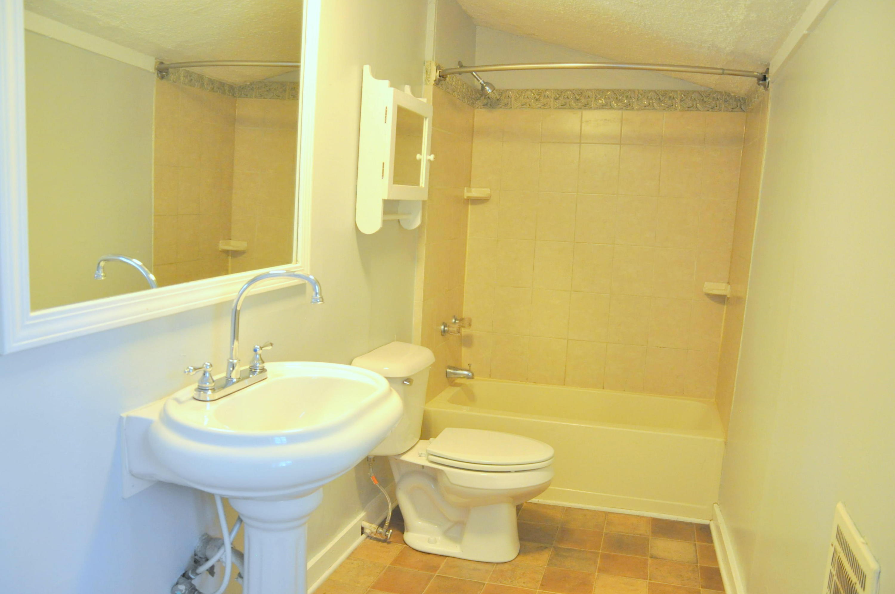 504 Stringer Street Chattanooga, TN 37405 - Photo 14 of 22 Full Bath