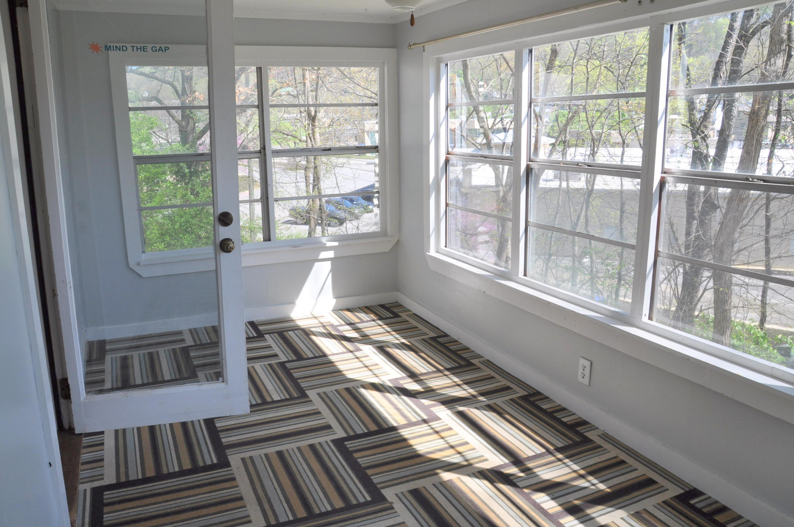 504 Stringer Street Chattanooga, TN 37405 - Photo 15 of 22 Sunroom