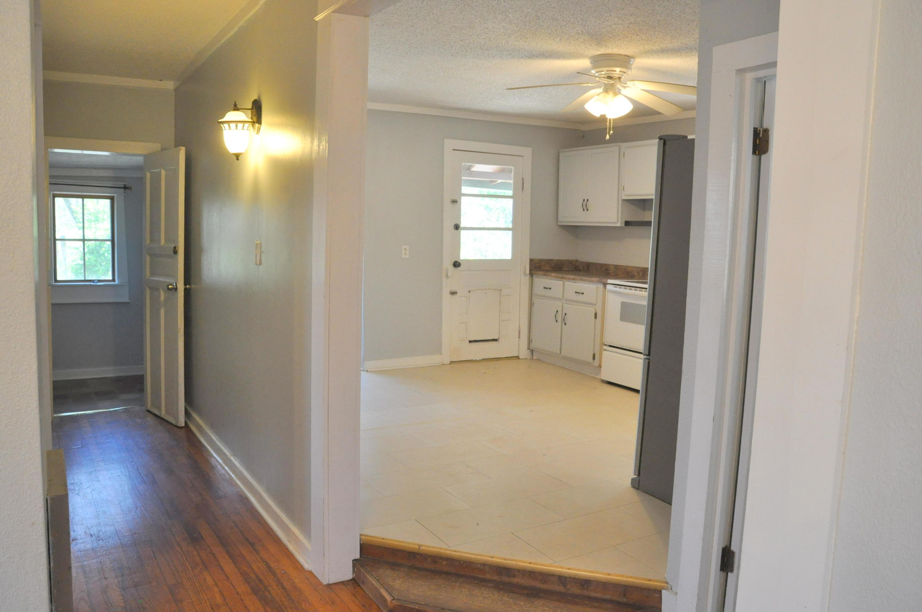 504 Stringer Street Chattanooga, TN 37405 - Photo 7 of 22 Kitchen / Hallway