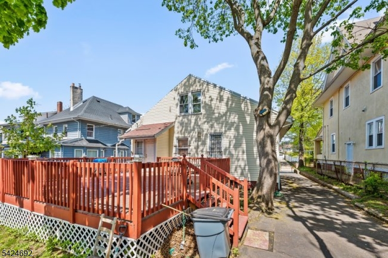 42 Scheerer Avenue Newark, NJ 07112 - Photo 32 of 34