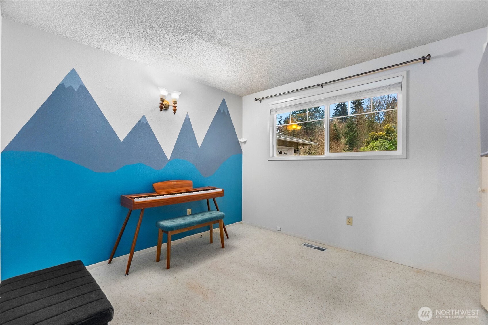 3102 60th Loop Southeast Olympia, WA 98501 - Photo 24 of 40 a room with furniture and air conditioner