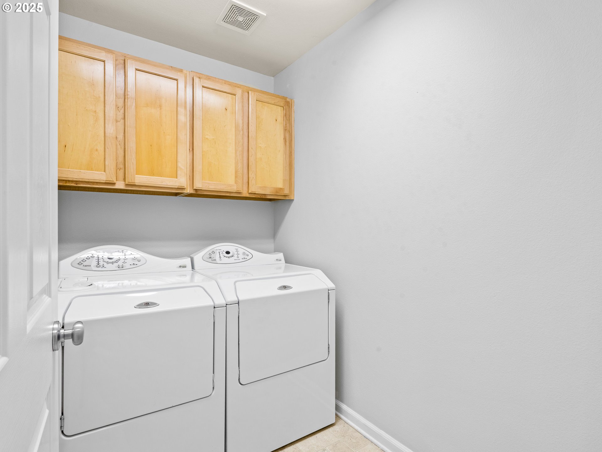 13622 Southwest Crestline Court Tigard, OR 97224 - Photo 19 of 32 a utility room with dryer and washer