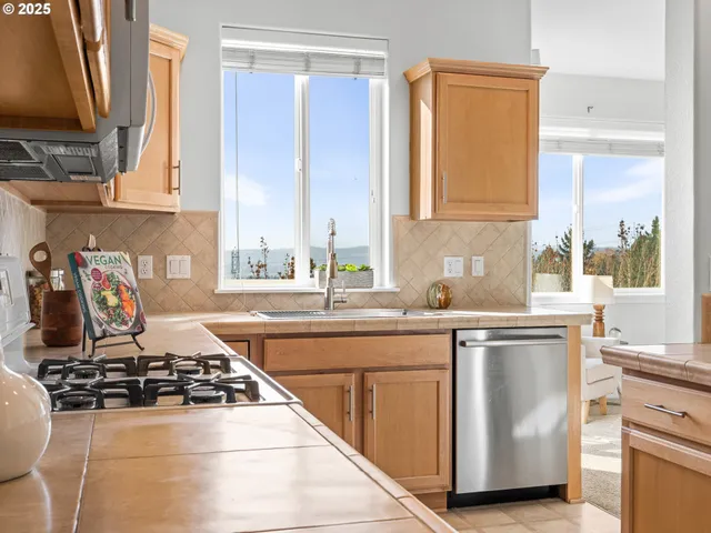 $529,900 | 13622 Southwest Crestline Court, Tigard, OR 97224