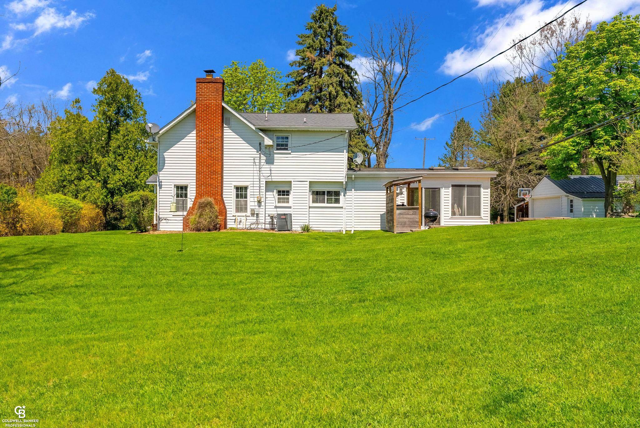 5252 Rochester Road Leonard, MI 48367 - Photo 12 of 50 50174231-cb13afe9-68ba-4a73-83ca-28fc32462e2c.JPG