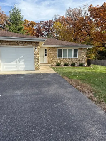 $2,150 | 532 West Street, Unit 10, Lockport, IL 60441