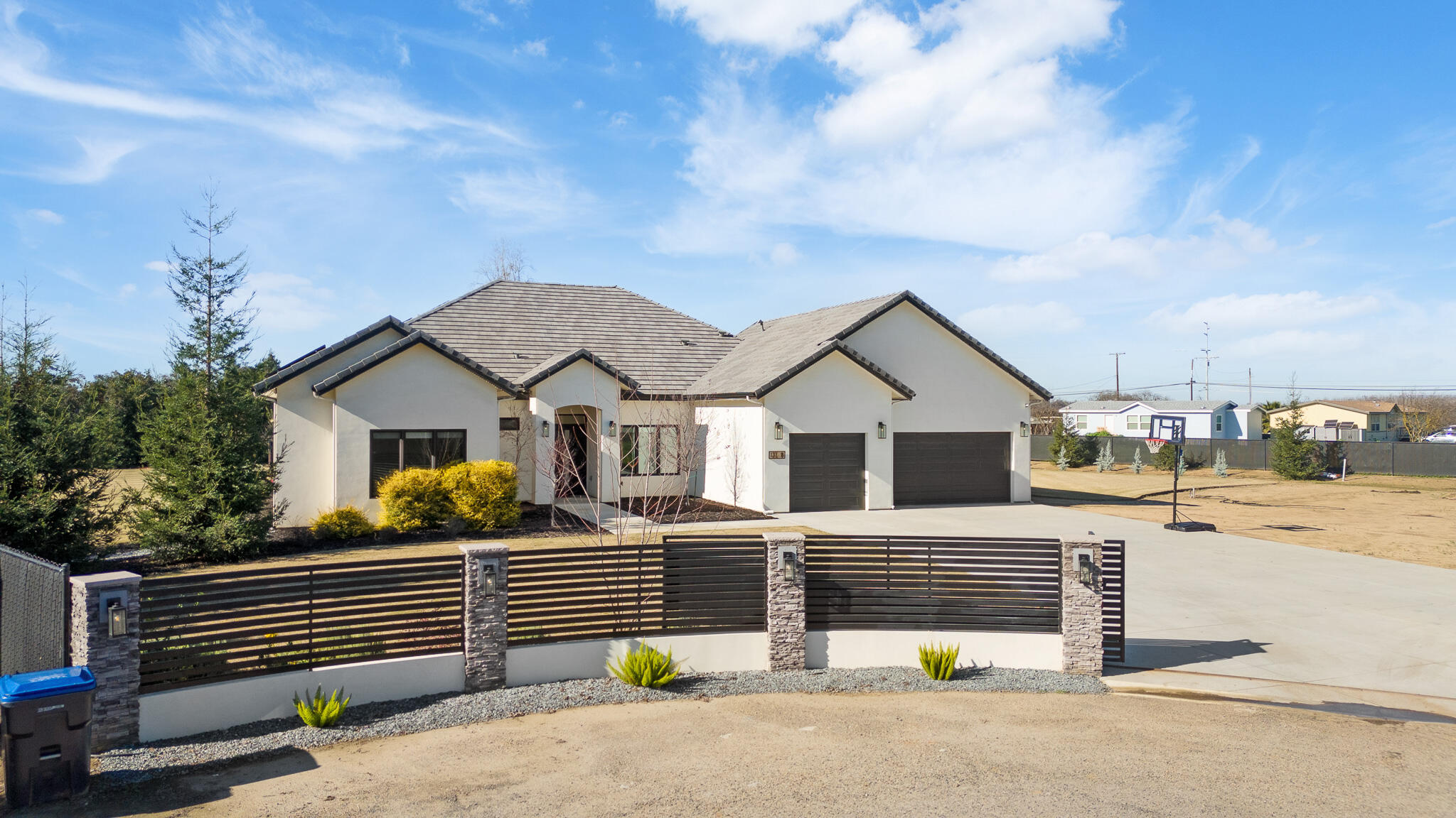 3 Exterior Left