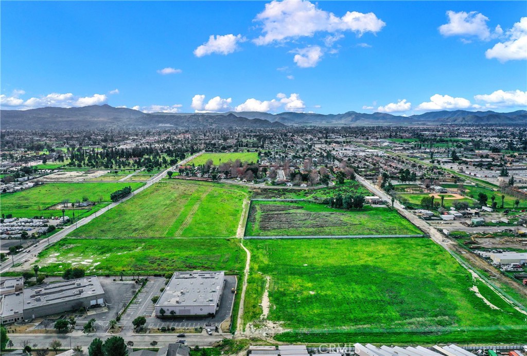0 M/l In Por Hemet, CA 92543 - Photo 6 of 9 a view of a golf course with a swimming pool