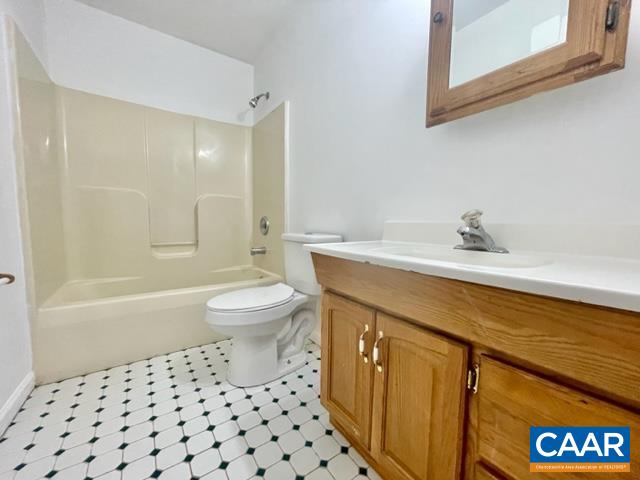 533 Simms Road Stanardsville, VA 22973 - Photo 9 of 17 a bathroom with a sink a toilet and a bathtub