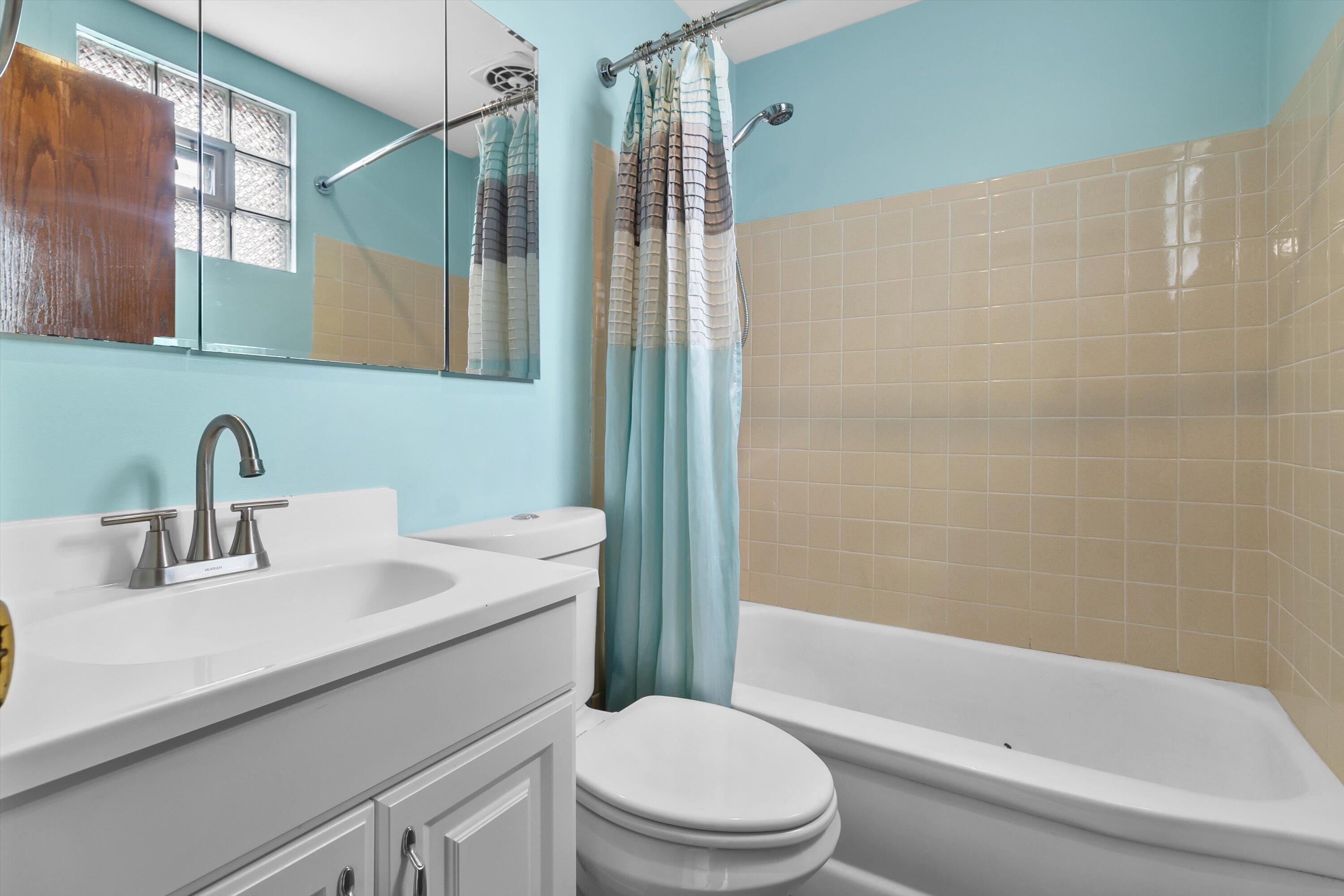 162 North 74th Street Milwaukee, WI 53213 - Photo 14 of 31 23-E6A6526