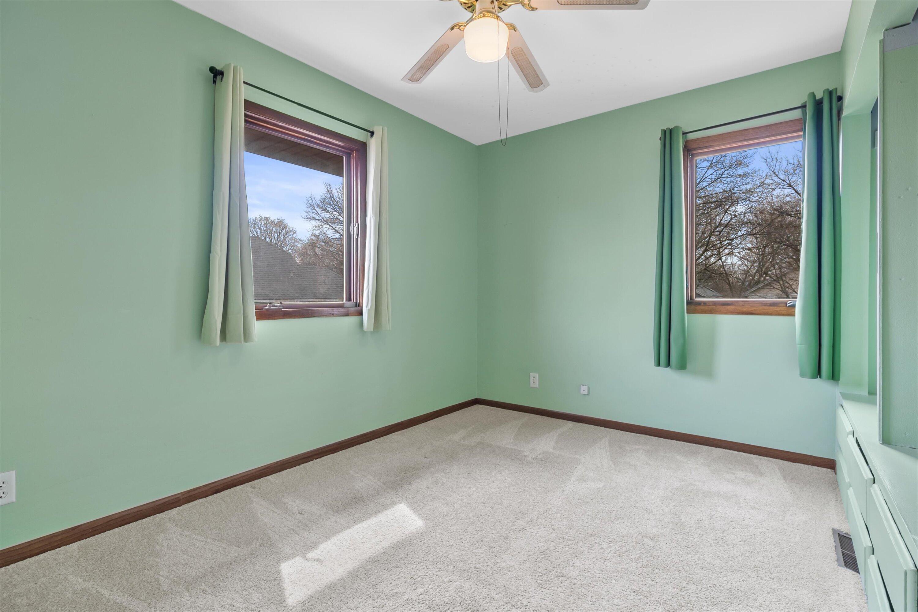 162 North 74th Street Milwaukee, WI 53213 - Photo 25 of 31 28-E6A6553