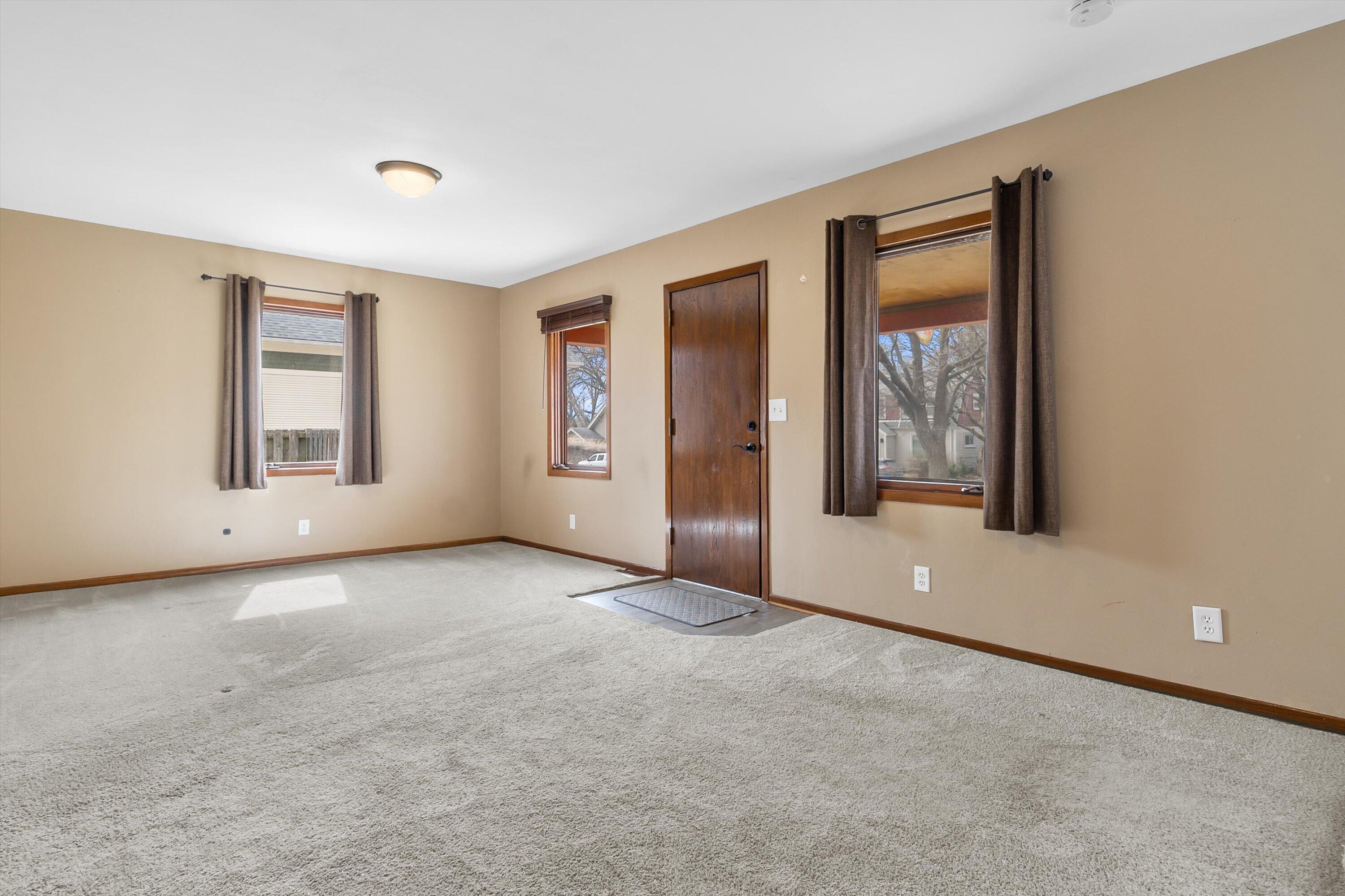 162 North 74th Street Milwaukee, WI 53213 - Photo 5 of 31 05-E6A6430