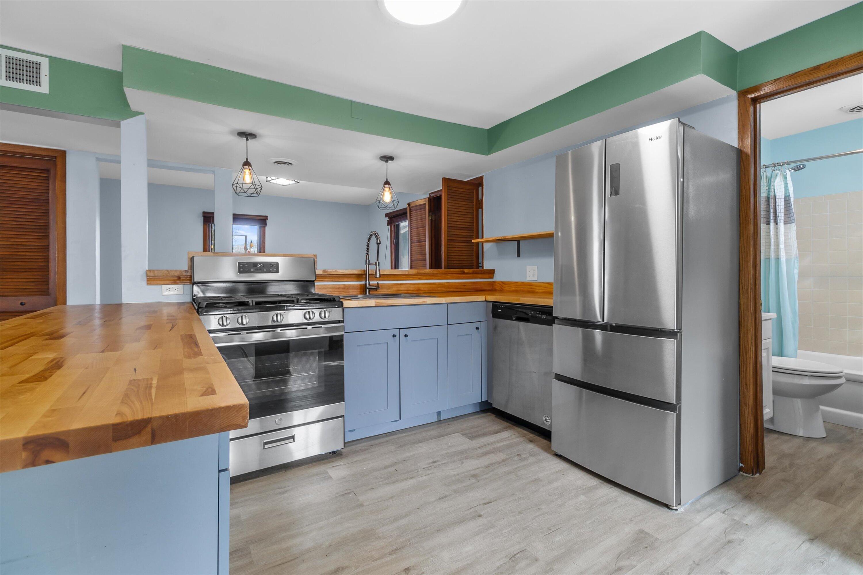 162 North 74th Street Milwaukee, WI 53213 - Photo 9 of 31 18-E6A6496