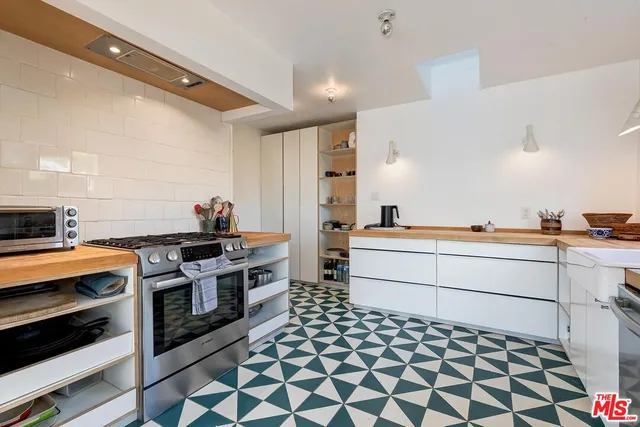 $1,299,000 | 4465 Don Miguel Drive, Los Angeles, CA 90008