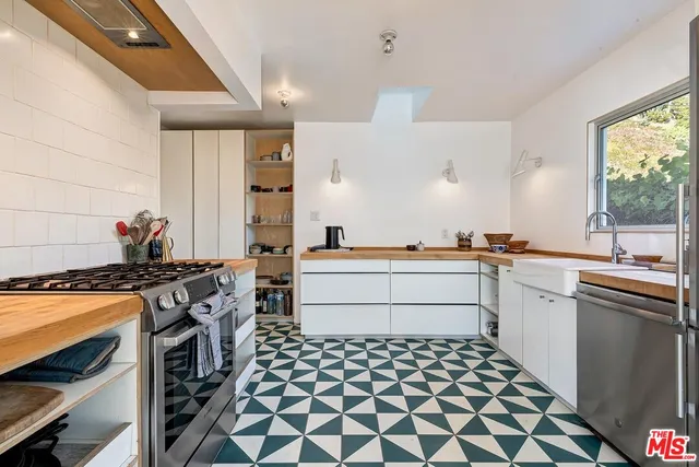 $1,299,000 | 4465 Don Miguel Drive, Los Angeles, CA 90008