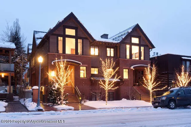 a view of outdoor space yard and patio
