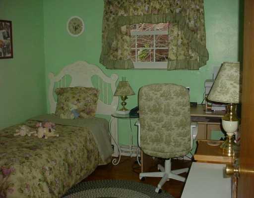 234 Hillendale Road Pittsburgh, PA 15237 - Photo 7 of 8