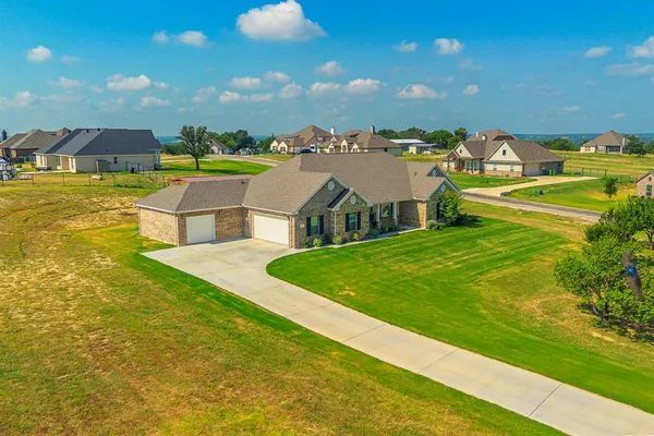 a view of an house with swimming pool