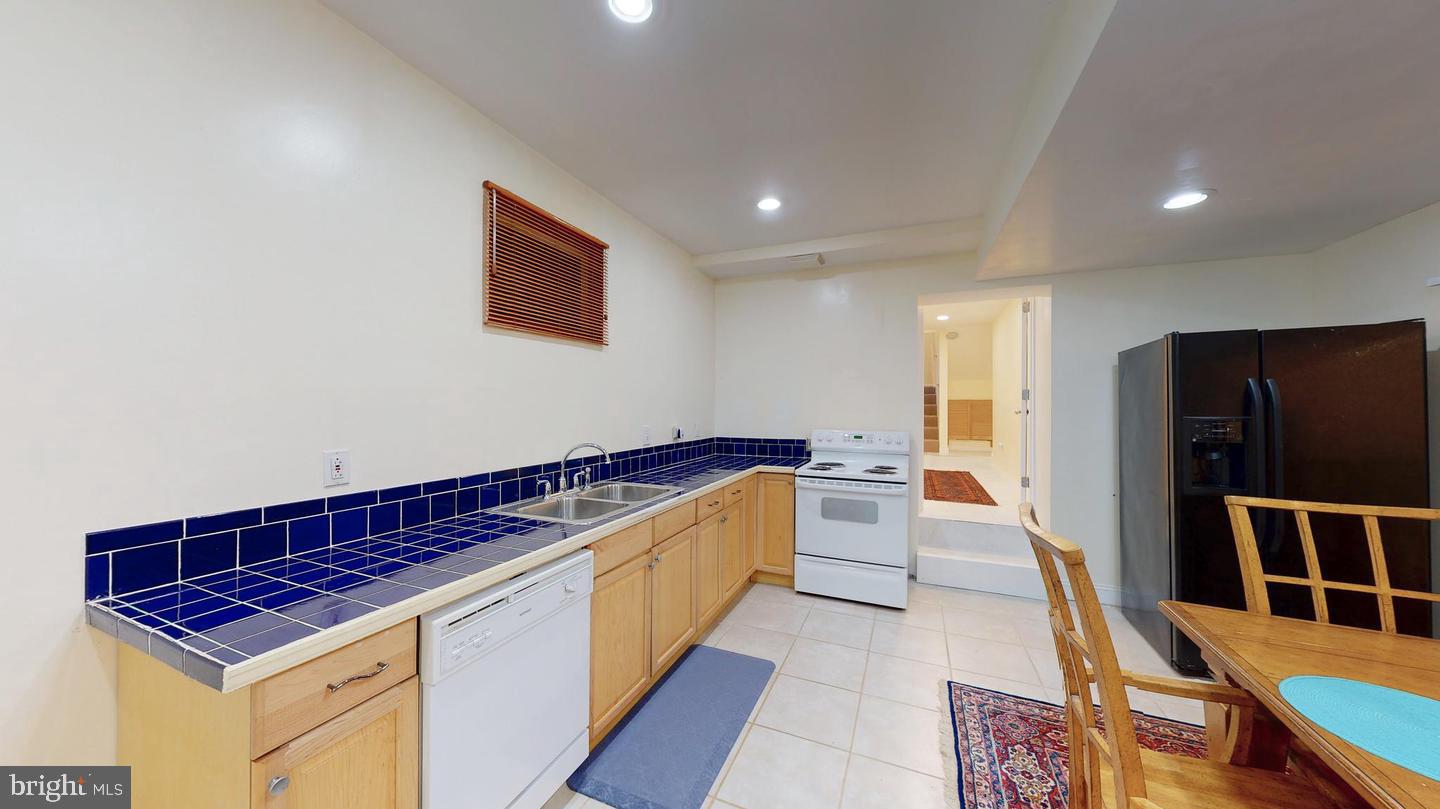 9710 Middleton Ridge Road Vienna, VA 22182 - Photo 17 of 25