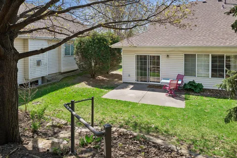 $334,900 | 14713 Courtyard Circle, Burnsville, MN 55306