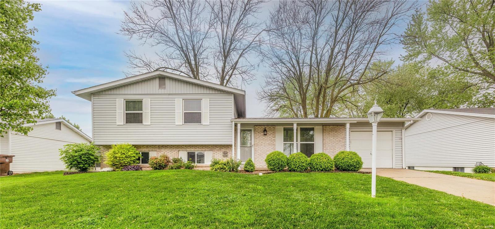 48 Country Hill Road St. Peters, MO 63376 - Photo 1 of 20 Gallery Image 1