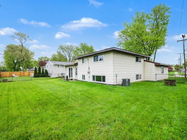 $274,900 | 12217 Wheaton Drive, Sterling Heights, MI 48313