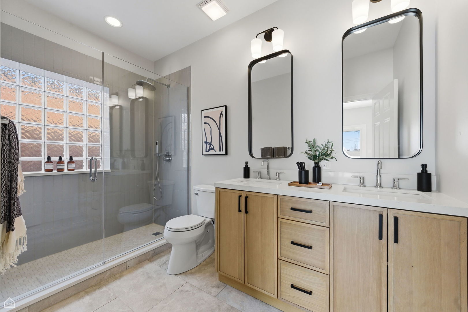 1035 West Taylor Street, Unit 3 Chicago, IL 60607 - Photo 9 of 13 Gallery Image 9
