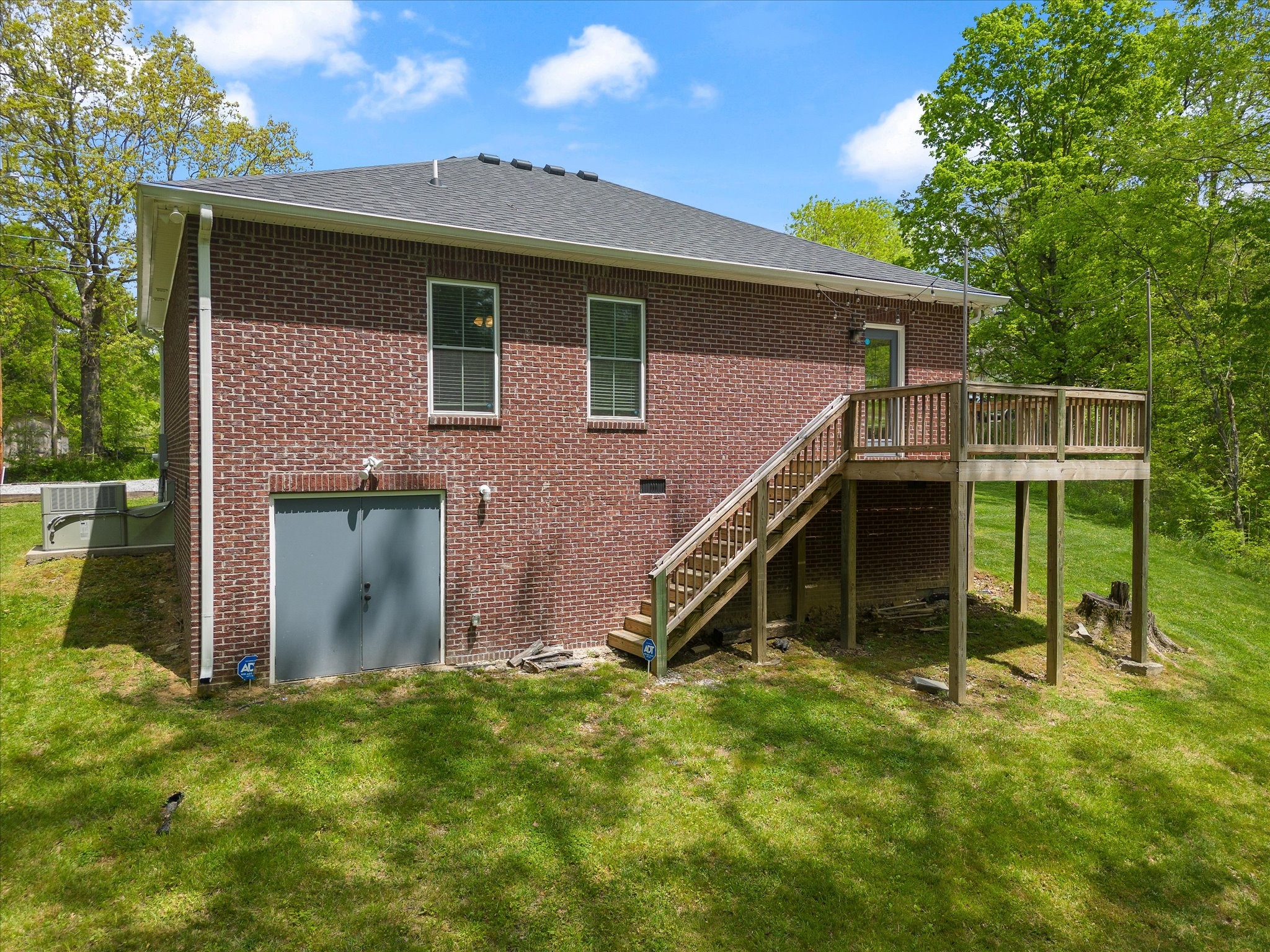 7452 South Swift Road Goodlettsville, TN 37072 - Photo 23 of 27 front view of a house with a yard