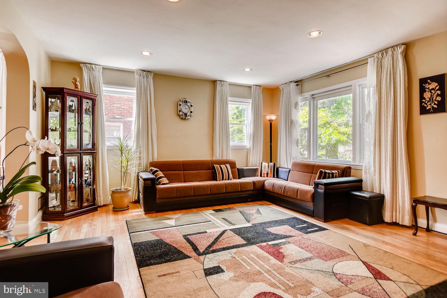 4015 Fallstaff Road Baltimore, MD 21215 - Photo 5 of 28