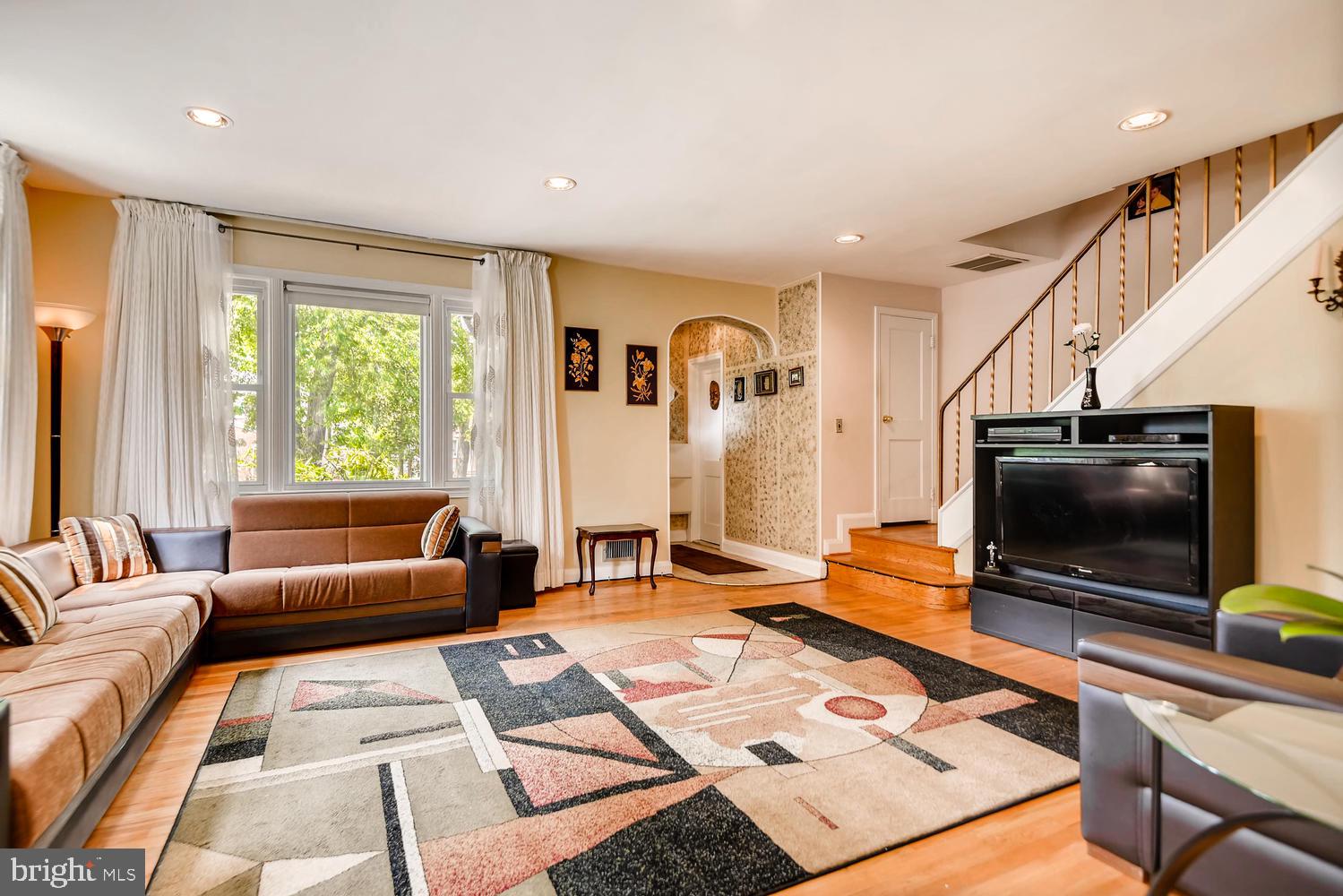 4015 Fallstaff Road Baltimore, MD 21215 - Photo 6 of 28