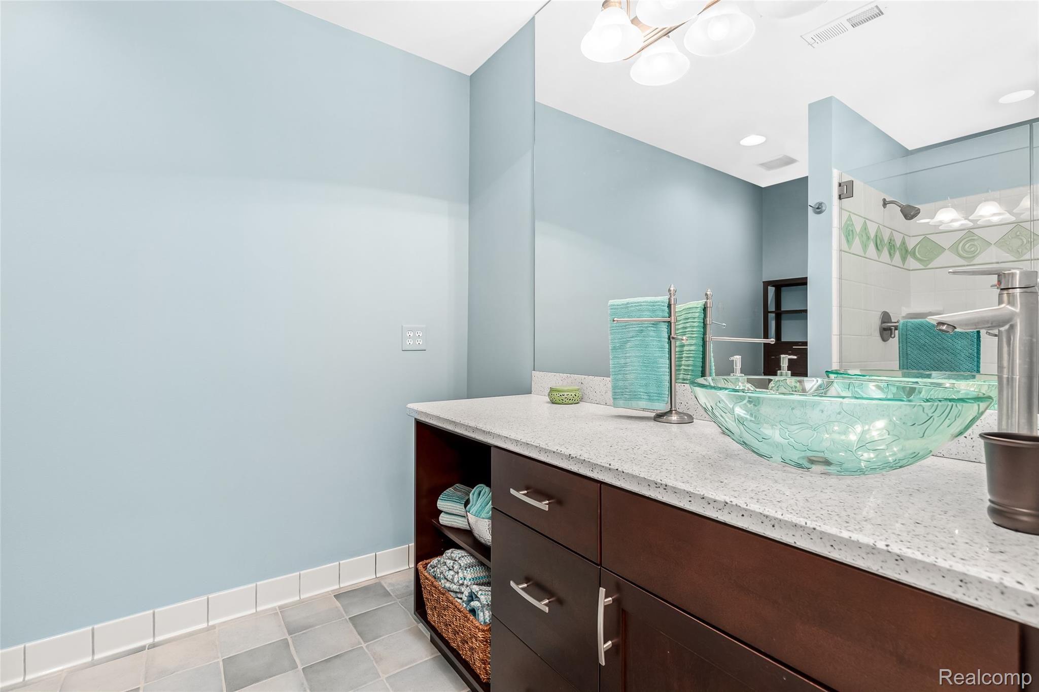 664 Inverness Highland, MI 48357 - Photo 43 of 77 48.Bathroom3