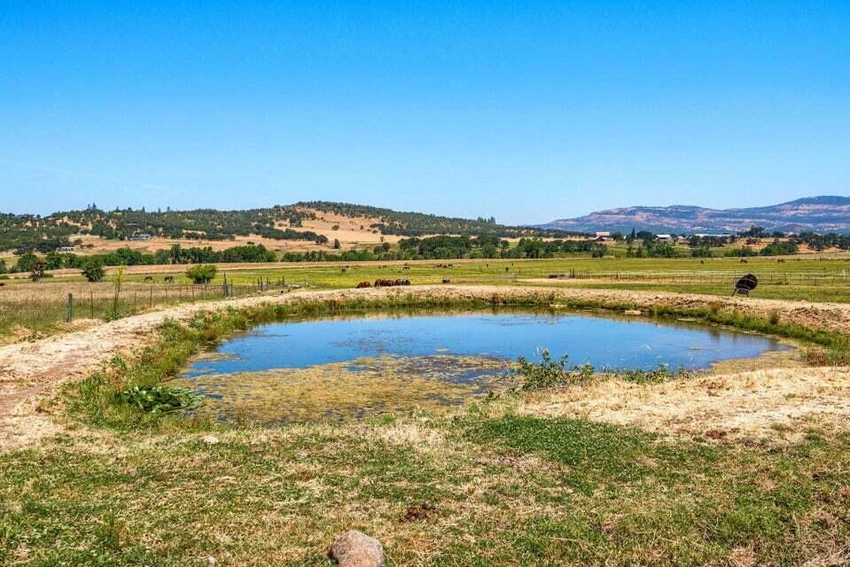 2511 Alta Vista Road Eagle Point, OR 97524 - Photo 8 of 47 9