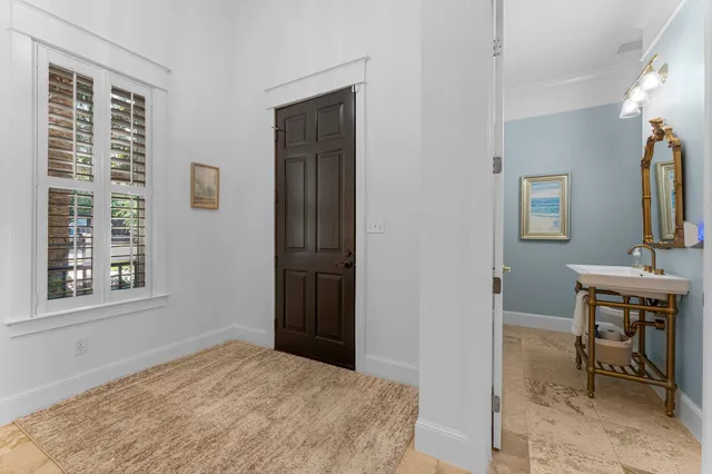 a view of entryway and hall